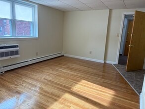 Building Photo - 1731 Highland Apartment