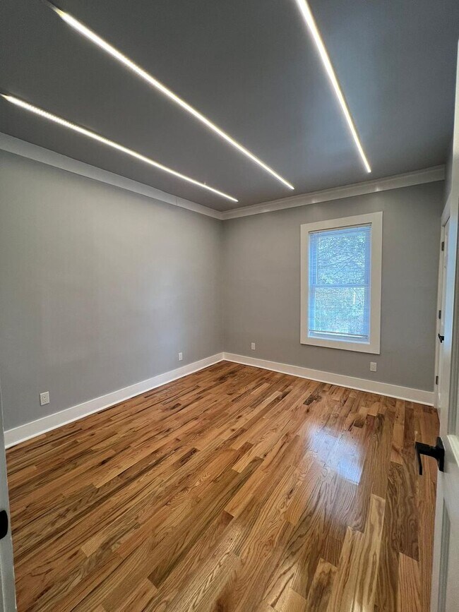 Building Photo - 423 Shelton Ave