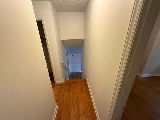 Building Photo - Beautiful Split level home with tons of upgrades!!