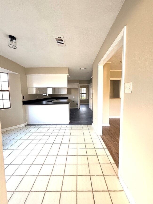 Building Photo - 3800 September Dr