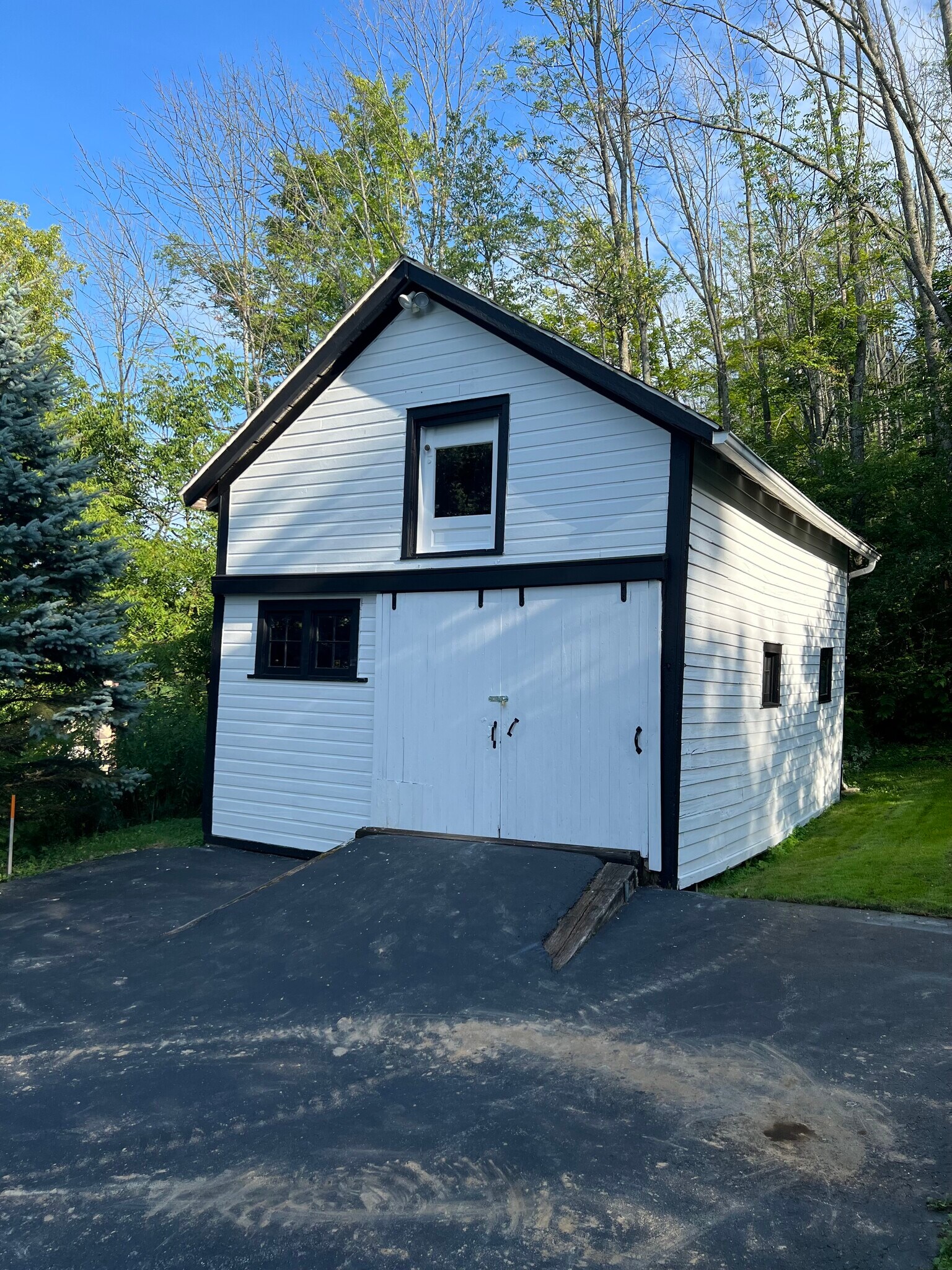 Building Photo - 27 W Main St