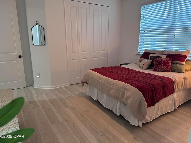 Building Photo - 9259 Paradise Dr