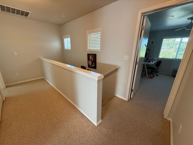 Building Photo - 3 Bedroom DuPont Home for Rent