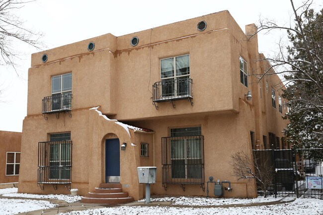 Primary Photo - 913 Copper Ave NW