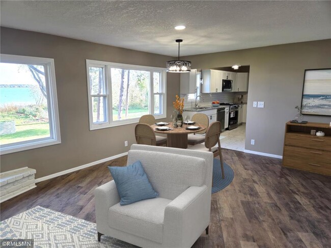 Building Photo - 3311 Interlachen Dr NE