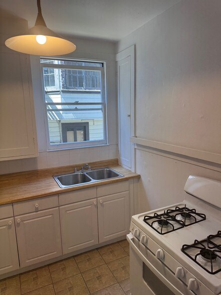 Building Photo - 287 41st St