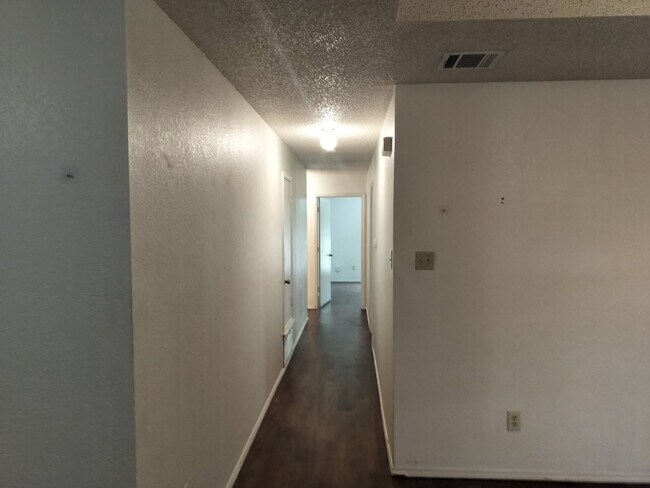 Building Photo - 6300 Mark Ct