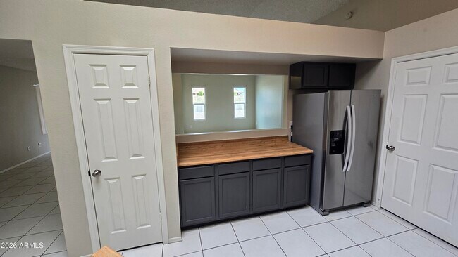 Building Photo - 6320 W Shaw Butte Dr