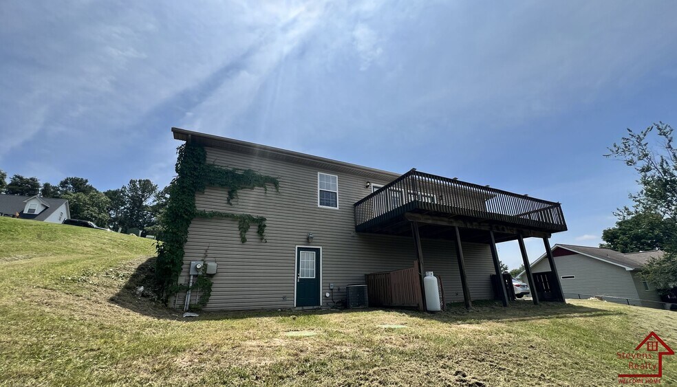 Building Photo - 825 Tommie Ln