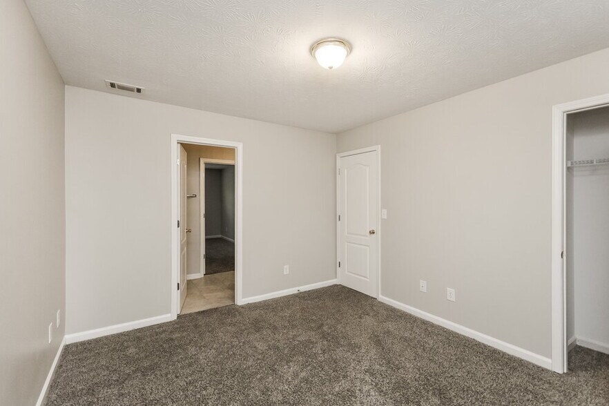 Building Photo - 2331 Temple View Ct