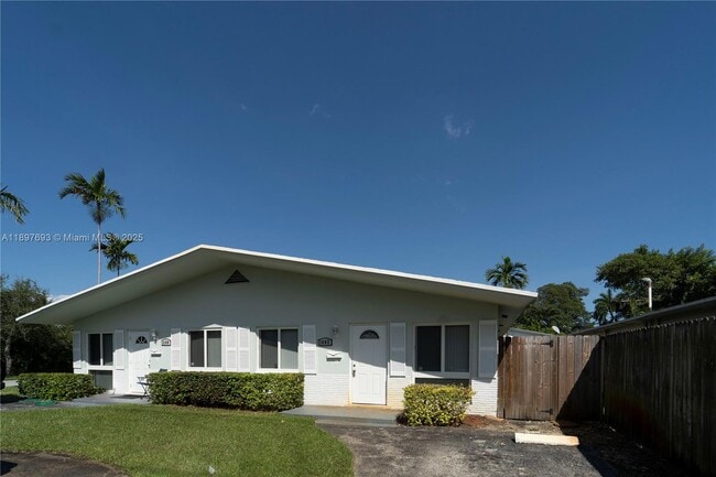 Primary Photo - 1402 SW 9th Ave