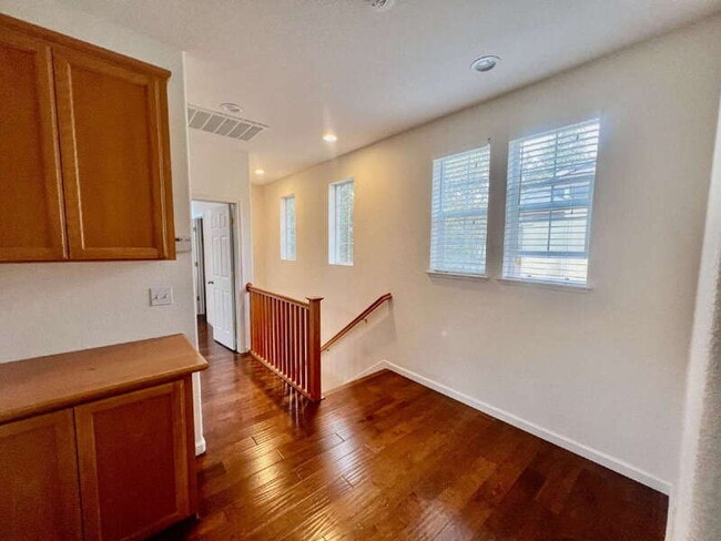 Building Photo - 668 Granite Ln