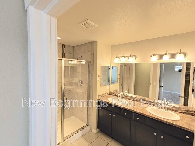 Building Photo - 2562 Ellingwood Dr