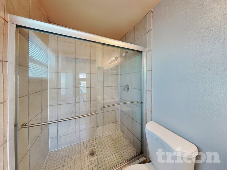 Building Photo - 1757 Lakeview Village Dr