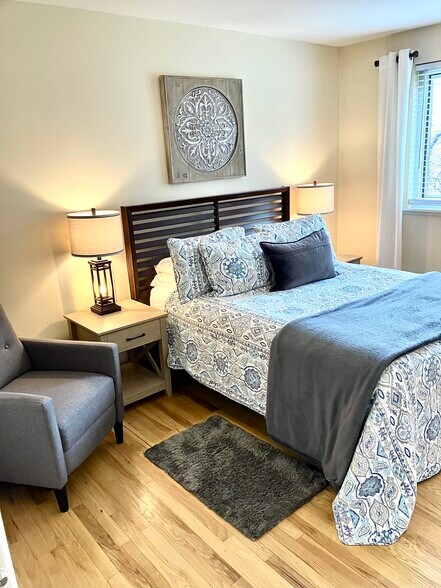 Building Photo - 515 W Wrightwood Ave