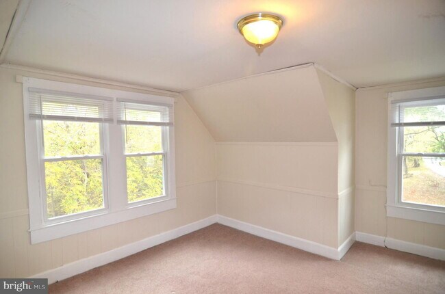 Building Photo - Beta Place #4