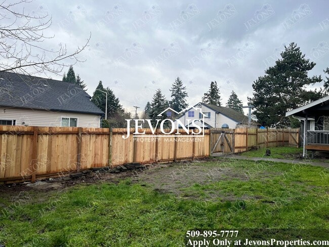 Building Photo - Enjoy the new appliances in this lovely single-family home located in the heart of Tacoma