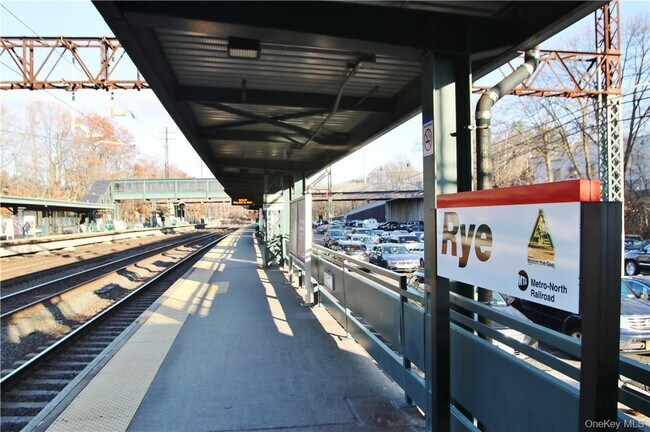 Building Photo - 5 Laurel St