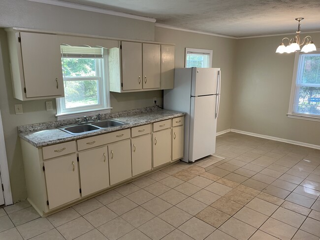 Kitchen 1 of 2 - 922 Lamore St