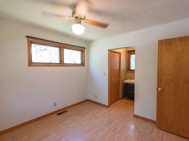 Building Photo - 2536 E 8th St