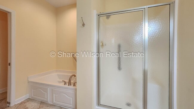 Building Photo - Spacious 3-Bed, 3-Bath Condo in Dalton
