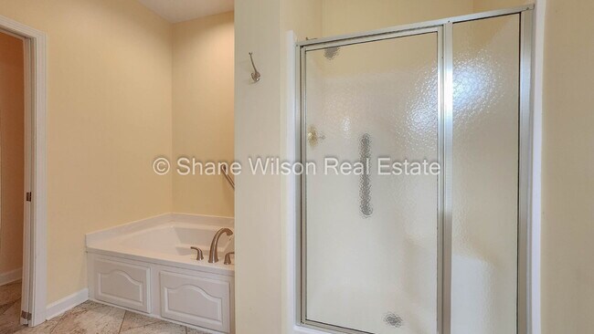 Building Photo - Spacious 3-Bed, 3-Bath Townhouse in Dalton