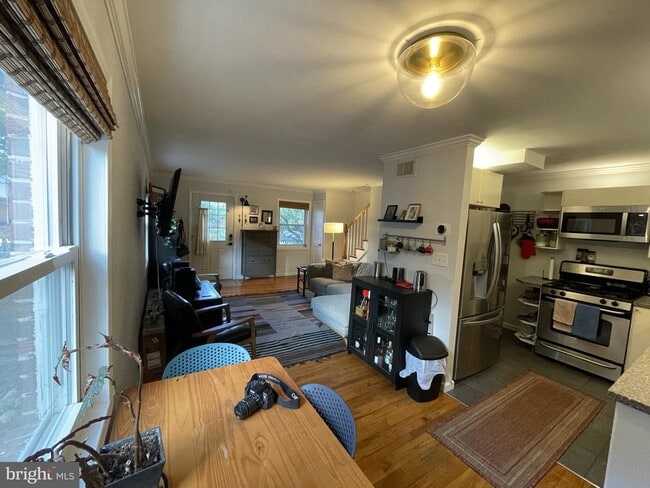 Building Photo - 2221 Arlington Terrace