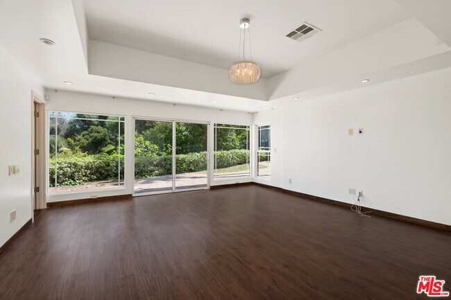 Building Photo - 10926 Alta View Dr