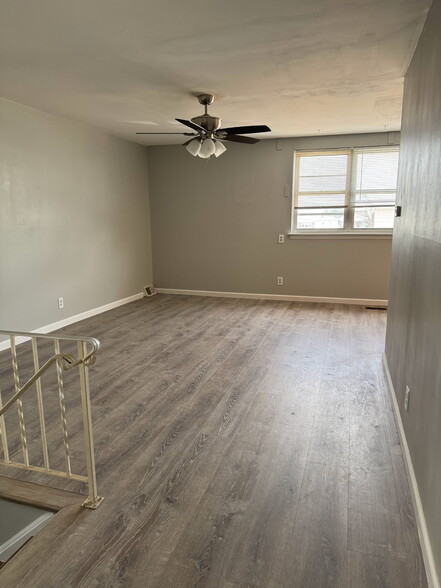 Building Photo - 10020 Jeanes St