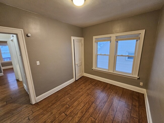 Building Photo - 4915 E 109th St