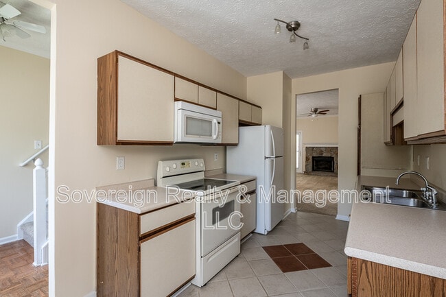 Building Photo - 4028 Elm St