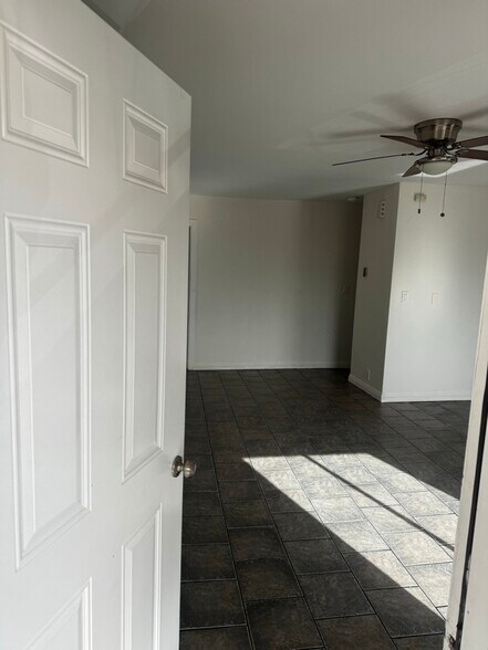 Building Photo - 9506 Ramona St