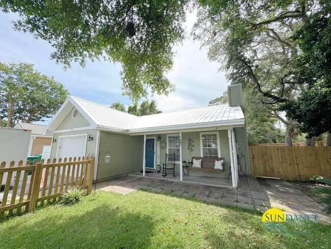 Building Photo - Charming 3-Bedroom Home in Shalimar – Conv...