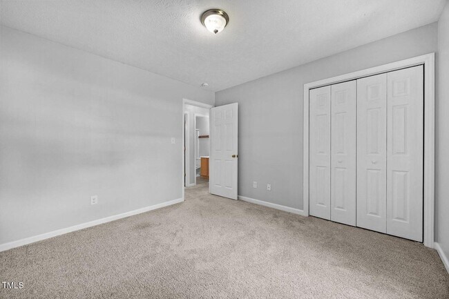 Building Photo - 450 Main St