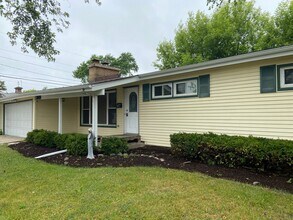 Building Photo - This property is available on a rent-to-own basis.