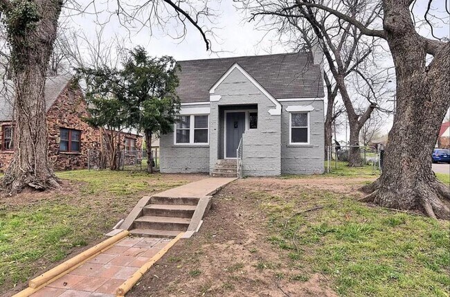 Building Photo - MAJOR PRICE DROP! Excellent home located in Kendall - Whittier!