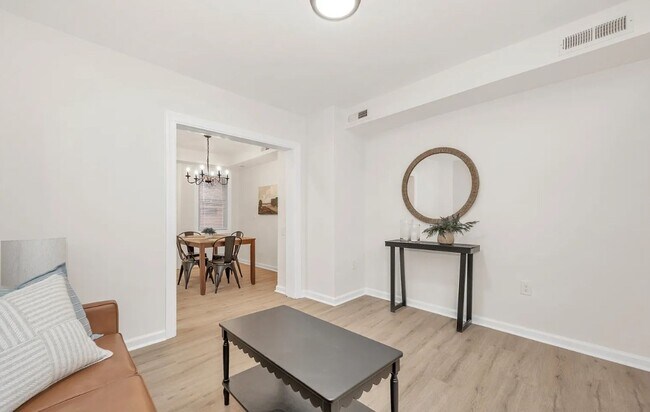 Building Photo - 206 Dill Ave