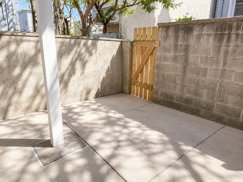 Building Photo - South Philly Gem in Grays Ferry – Updated Rowhome with Basement