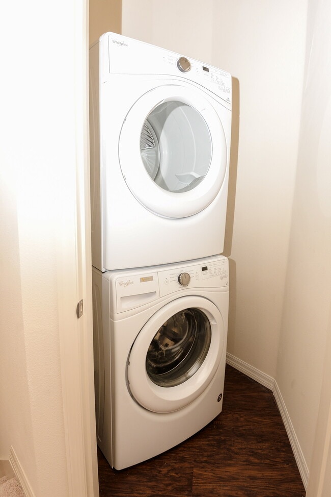 Building Photo - 3241 Wish Ave