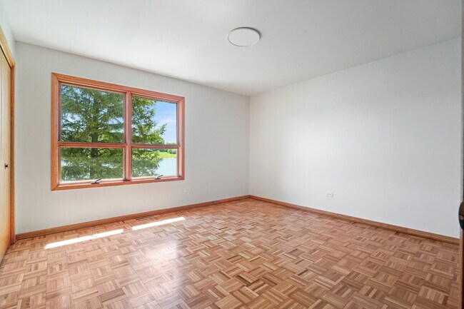 Building Photo - 2720 N Bayview Ln