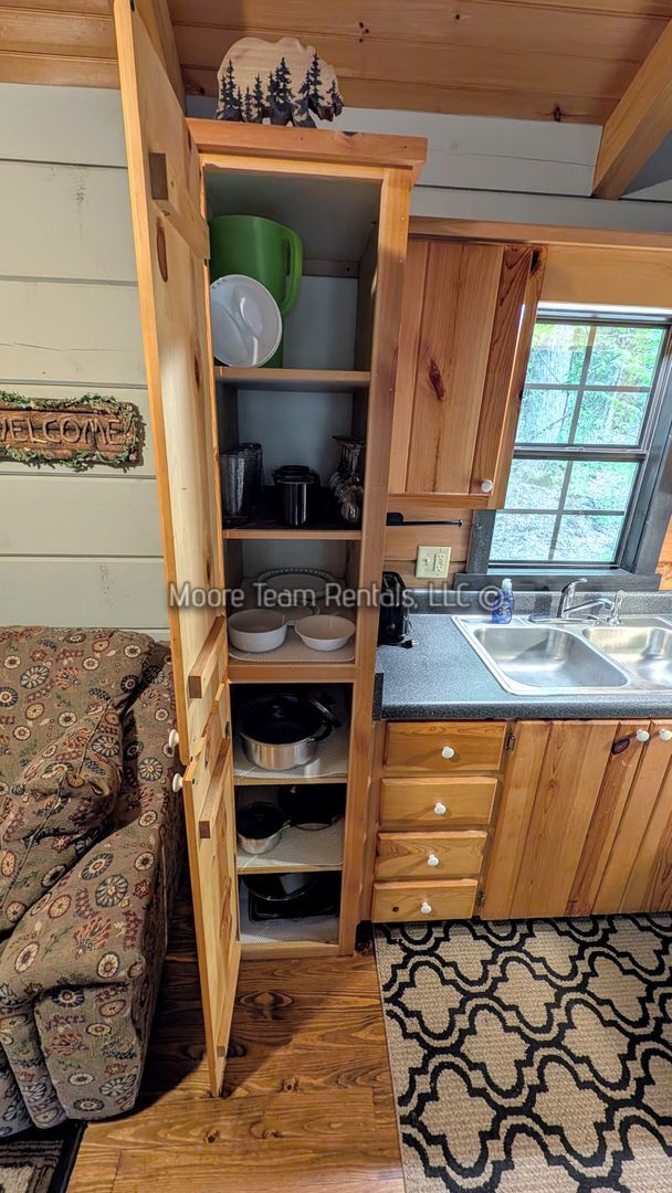Building Photo - 1/1 Cabin w/ Loft in Small Community