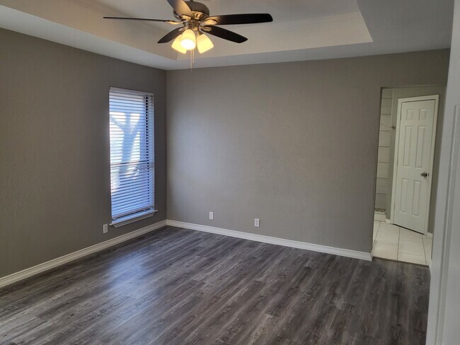 Building Photo - Charming 3bd 2 bth