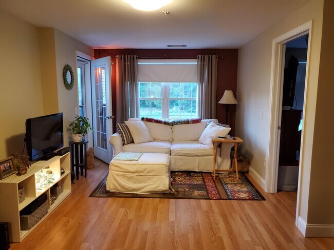 Building Photo - 4 Crestview Cir