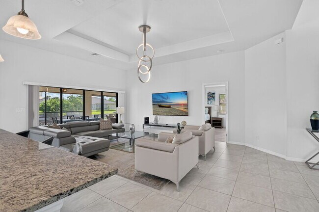 Building Photo - 503 SW 11th Ct
