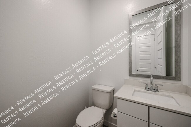 Building Photo - 4077 S Sabrina Dr