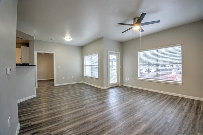 Building Photo - 2320 Gracy Farms Ln