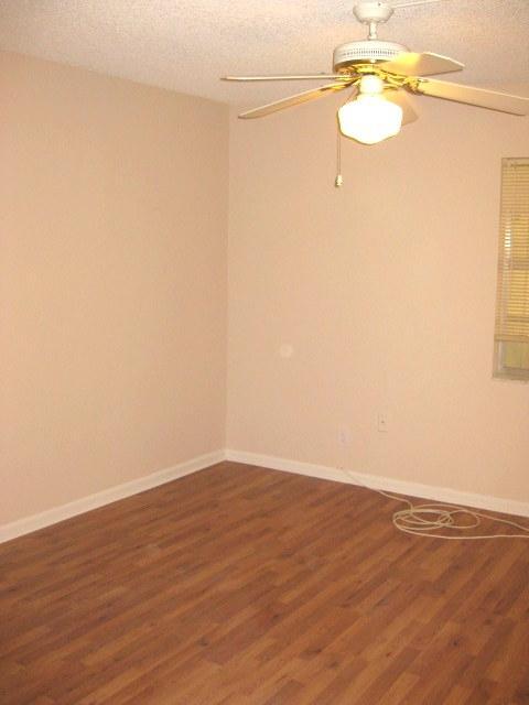 Building Photo - 532 Normandy L