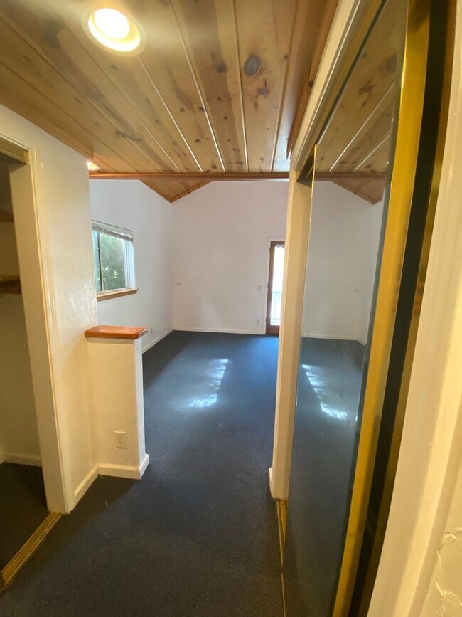 Building Photo - 6535 El Nido Ln