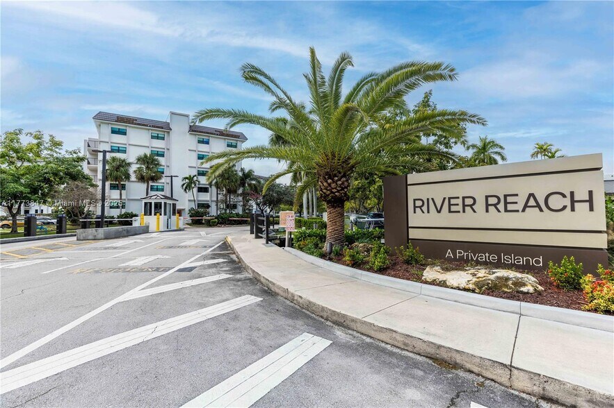 Building Photo - 1000 River Reach Dr