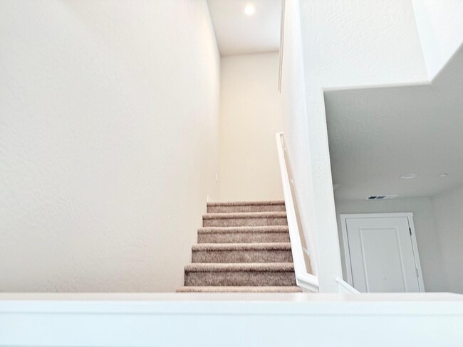 Building Photo - 2865 E Escarpa Dr